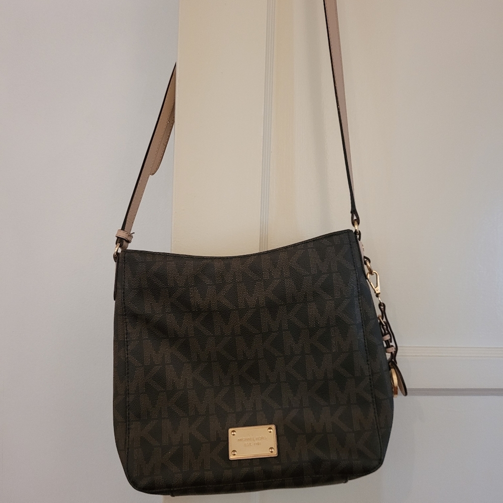 Michael kors messenger bag